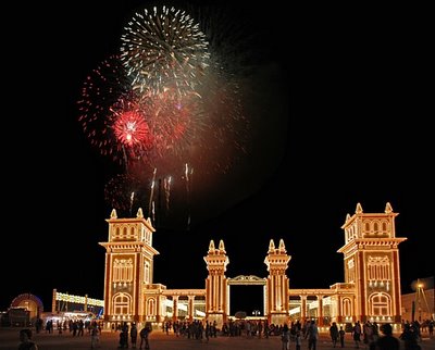 UNA RÉPLICA DEL EDIFICIO DE LA ADUANA, NUEVA PORTADA PRINCIPAL DE LA FERIA DEL CORTIJO DE TORRES QUE CONTARÁ CON MÁS DE 100 ESPECTÁCULOS UNA RÉPLICA DEL EDIFICIO DE LA ADUANA, NUEVA PORTADA PRINCIPAL DE LA FERIA DEL CORTIJO DE TORRES QUE CONTARÁ CON MÁS DE 100 ESPECTÁCULOS