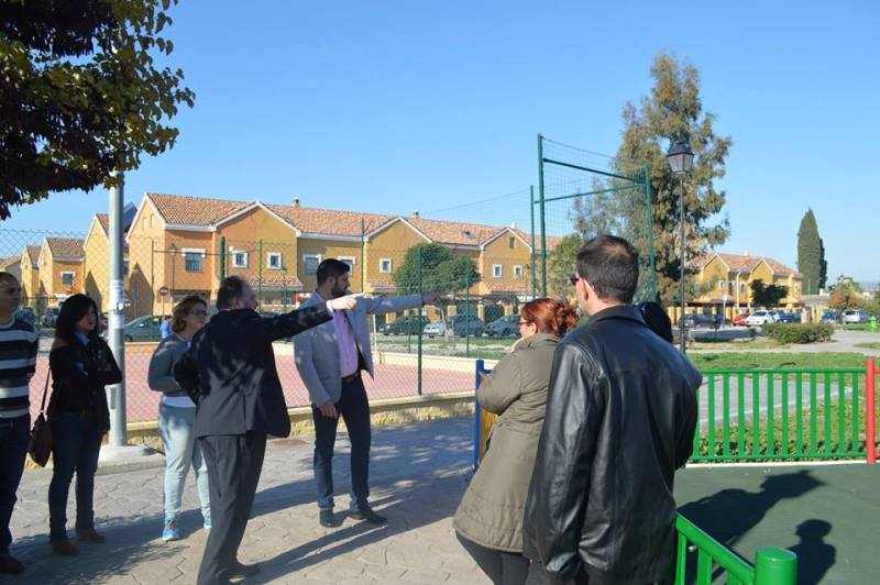 El alcalde anuncia nuevas mejoras en la urbanización Puerta Alhaurín de la Torre, Málaga