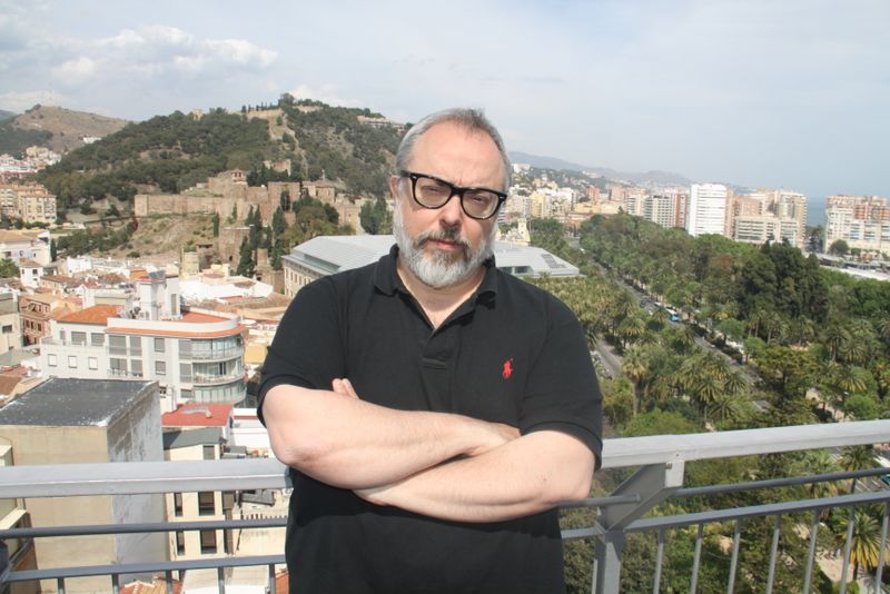 Entrevistamos a Alex de la Iglesia que nos presenta su ultimo trabajo cinematográfico 'El Bar'