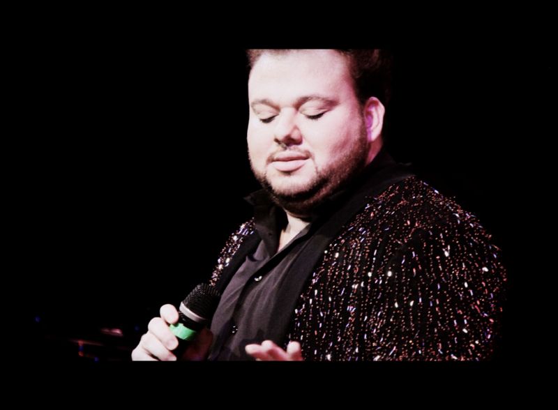 Hoffman da comienzo a su gira en el Teatro Cervantes de Málaga rindiendo un homenaje a Camilo Sesto