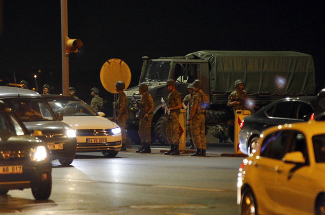 Militares perpetran un golpe de Estado en Turquía y dejan decenas de muertos y heridos de la población civil