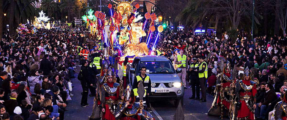 13 CARROZAS RECORRERÁN LAS CALLES DE LA CAPITAL EN LA CABALGATA DE REYES DE 2017
