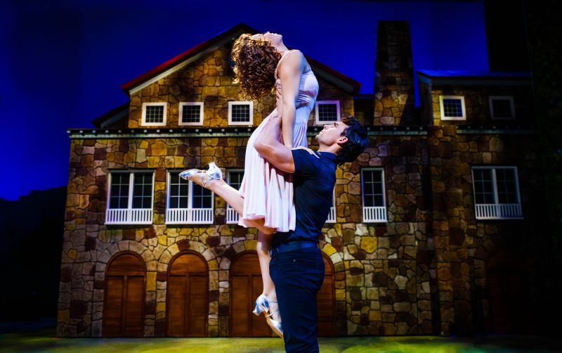 Dirty Dancing el gran clásico del cine de la década de los 80 cumple 100 funciones sobre el escenario Dirty Dancing el gran clásico del cine de la década de los 80 cumple 100 funciones sobre el escenario
