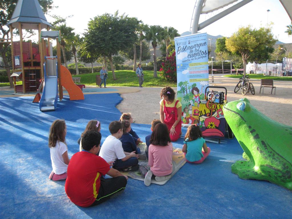 LA BIBLIOTECA JORGE GUILLÉN VIAJARÁ POR LOS PARQUES INFANTILES DEL CENTRO DE MÁLAGA CON UNA BIBLIOTECA MÓVIL PARA LOS MÁS PEQUEÑOS