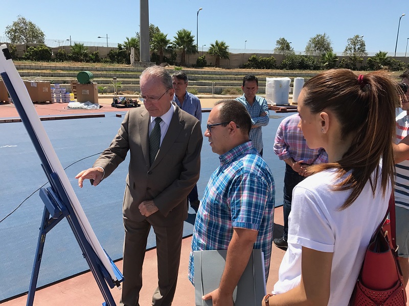 EL AYUNTAMIENTO DE MÁLAGA INVIERTE CERCA DE 600.000 EUROS EN RENOVAR EL PAVIMENTO DEPORTIVO DEL ESTADIO DE ATLETISMO EL AYUNTAMIENTO DE MÁLAGA INVIERTE CERCA DE 600.000 EUROS EN RENOVAR EL PAVIMENTO DEPORTIVO DEL ESTADIO DE ATLETISMO