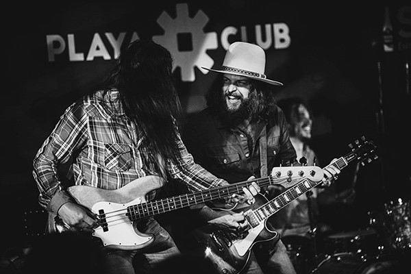 Red Beard presenta "Dakota"