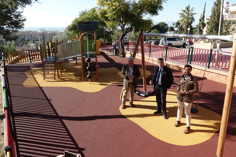 EL AYUNTAMIENTO DE MÁLAGA CONSTRUYE UN NUEVO PARQUE INFANTIL EN LA BARRIADA DE MIRAFLORES DE EL PALO