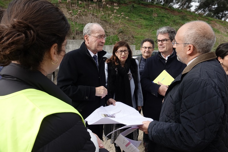 EL AYUNTAMIENTO DOTA LA ZONA DE PINOSOL CON JUEGOS INFANTILES, PARQUE DE MAYORES Y APARCAMIENTOS