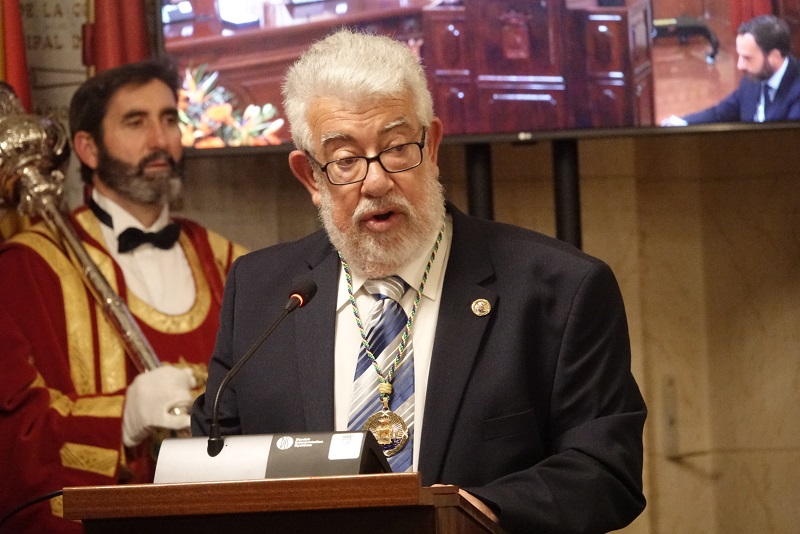 EL AYUNTAMIENTO HA ENTREGADO HOY LA MEDALLA DE LA CIUDAD A LA ASOCIACIÓN CONTRA EL SILENCIO Y EL OLVIDO POR LA RECUPERACIÓN DE LA MEMORIA HISTÓRICA DE MÁLAGA