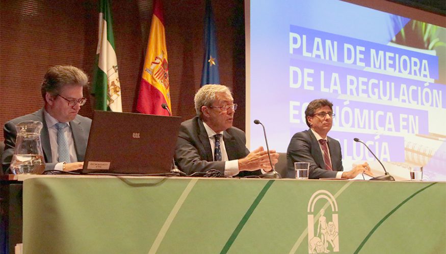 Andalucía somete a una revisión exhaustiva 872 normas para simplificar la carga burocrática