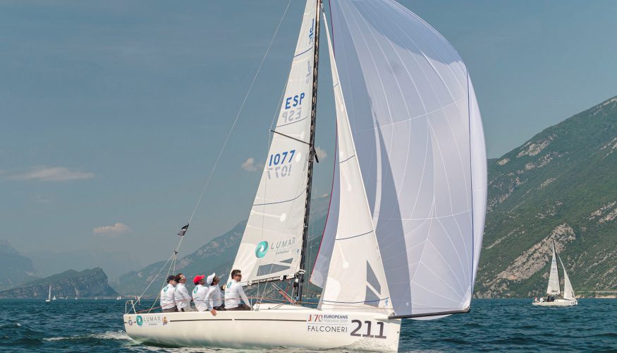 Cinco barcos españoles pasan al grupo de oro en el Europeo de J70 en el Lago di Garda
