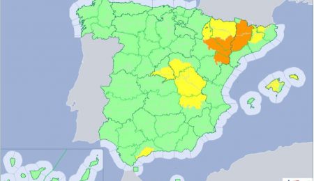 Las temperaturas bajan hoy en casi toda España, aunque seguirán siendo altas, dejando todavía avisos en 13 provincias en Málaga activan la alerta amarilla