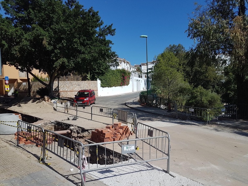 Continuan las obras de separación de redes en Cerrado de Calderón Continuan las obras de separación de redes en Cerrado de Calderón