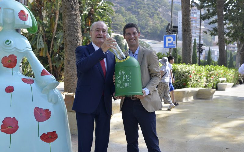 Málaga se engalana con Ecomeninas Andalucía Gallery: la mayor exposición urbana por el reciclaje de vidrio