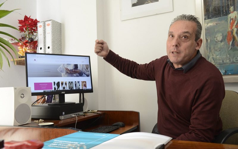 El Ayuntamiento promueve en su página web la adopción de perros y gatos recogidos en Torremolinos, Málaga