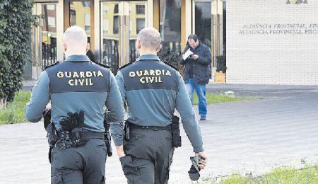 La Guardia Civil identifica en Granada a cinco jóvenes que aparecen en un vídeo de fiesta saltándose la cuarentena