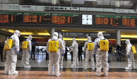 La UME actúa hoy miércoles en la desinfección de la estación de tren, hospitales y residencias