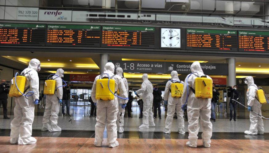 La UME actúa hoy miércoles en la desinfección de la estación de tren, hospitales y residencias