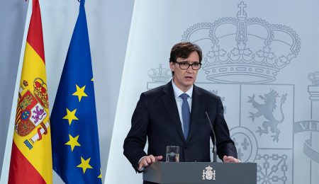 Illa reconoce que Gobierno está barajando la posibilidad de recomendar mascarillas a toda la población