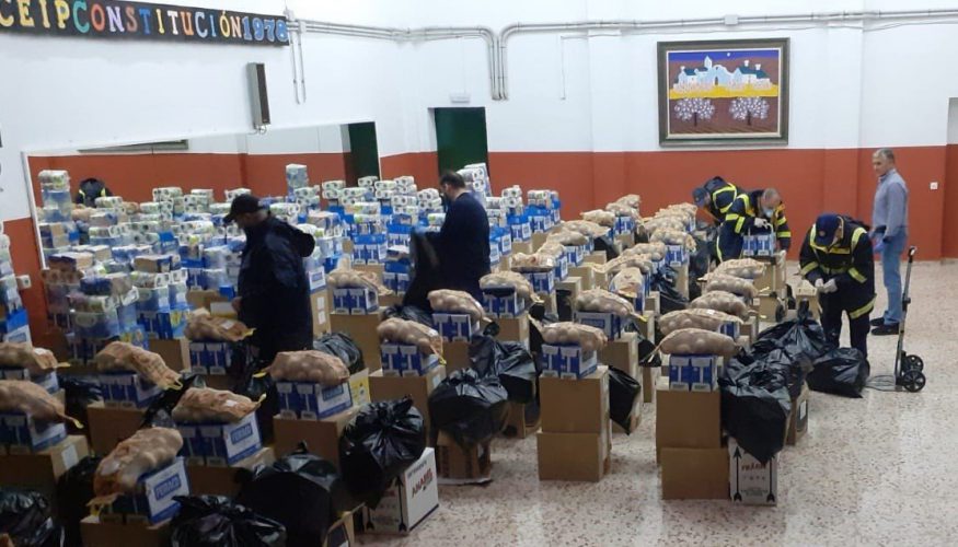 Correos en Málaga continúa con reparto de productos de primera necesidad a familias en riesgo de exclusión