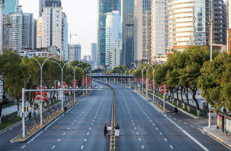 Wuhan pide a sus ciudadanos mantener el confinamiento pese a la supuesta vuelta a la normalidad