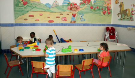 Educación oferta el próximo curso casi 3.000 plazas más en Andalucía para menores de 3 años, superando las 121.000