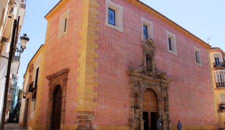 La Agrupación de Cofradías lleva a cabo un amplio programa de iniciativas sociales para hacer frente a las graves necesidades que sufren entidades y colectivos de Málaga por la crisis del Covid-19
