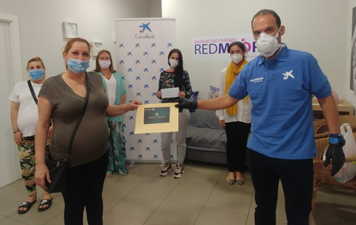 CaixaBank y la Fundación “la Caixa” destinan 2.000 euros a 40 familias malagueñas a través de RedMadre Málaga