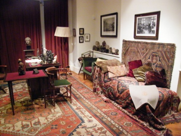 ESTRELLA DE DIEGO INDAGA SOBRE EL MISTERIO DE LAS CASAS-MUSEO EN LA CASA GERALD BRENAN DE MÁLAGA ESTRELLA DE DIEGO INDAGA SOBRE EL MISTERIO DE LAS CASAS-MUSEO EN LA CASA GERALD BRENAN DE MÁLAGA