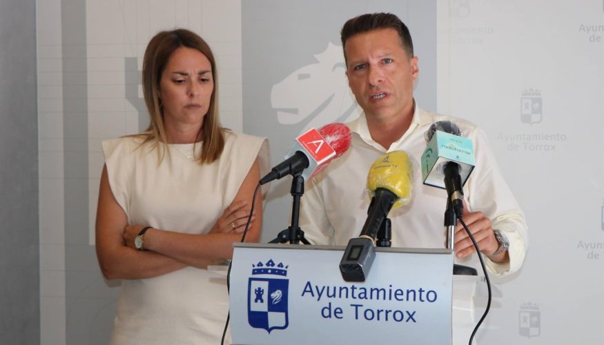 La localidad malagueña de Torrox liberará terrenos para campo de golf, zona portuaria y tanatorio tras modificaciones presupuestarias