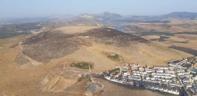 Controlado el incendio en el paraje Sierra de la Camorra de Teba, Málaga