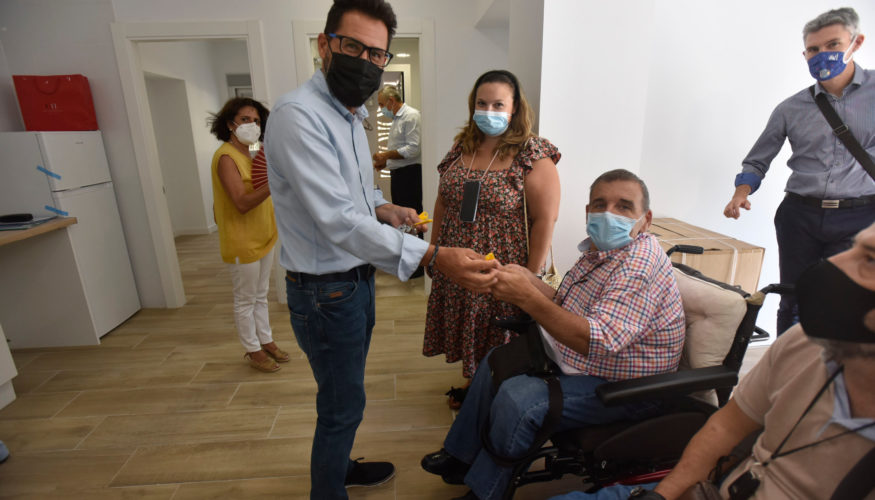 EL AYUNTAMIENTO DE MÁLAGA ENTREGA LAS LLAVES DE NUEVAS VIVIENDAS QUE SE INTEGRAN EN EL PROYECTO DE VIDA INDEPENDIENTE DE PERSONAS CON DISCAPACIDAD