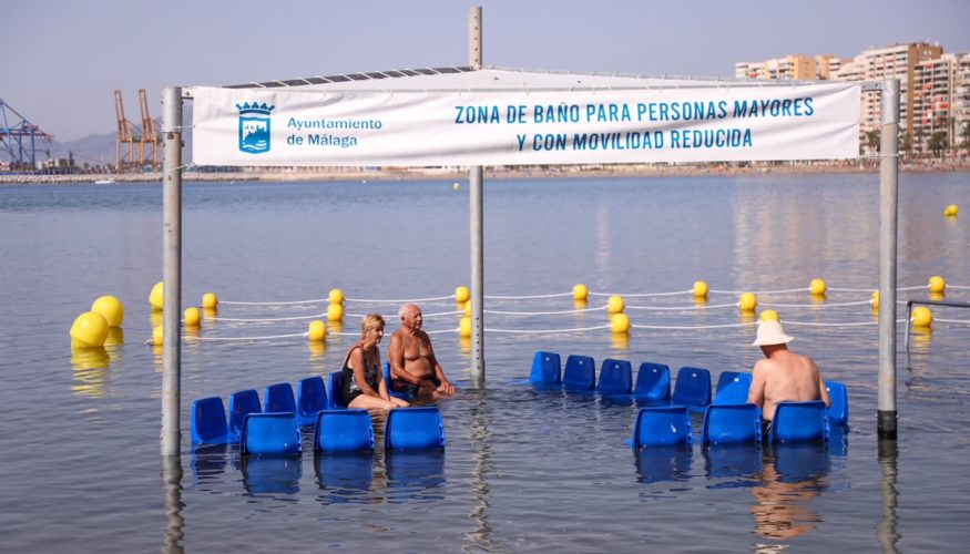 LAS PLAYAS DE MÁLAGA CAPITAL CUENTAN CON SIETE ZONAS DE BAÑO DESTINADAS A PERSONAS CON DISCAPACIDAD Y MOVILIDAD REDUCIDA