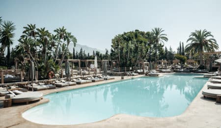 NAÔ POOL CLUB ALARGA EL VERANO MARBELLÍ