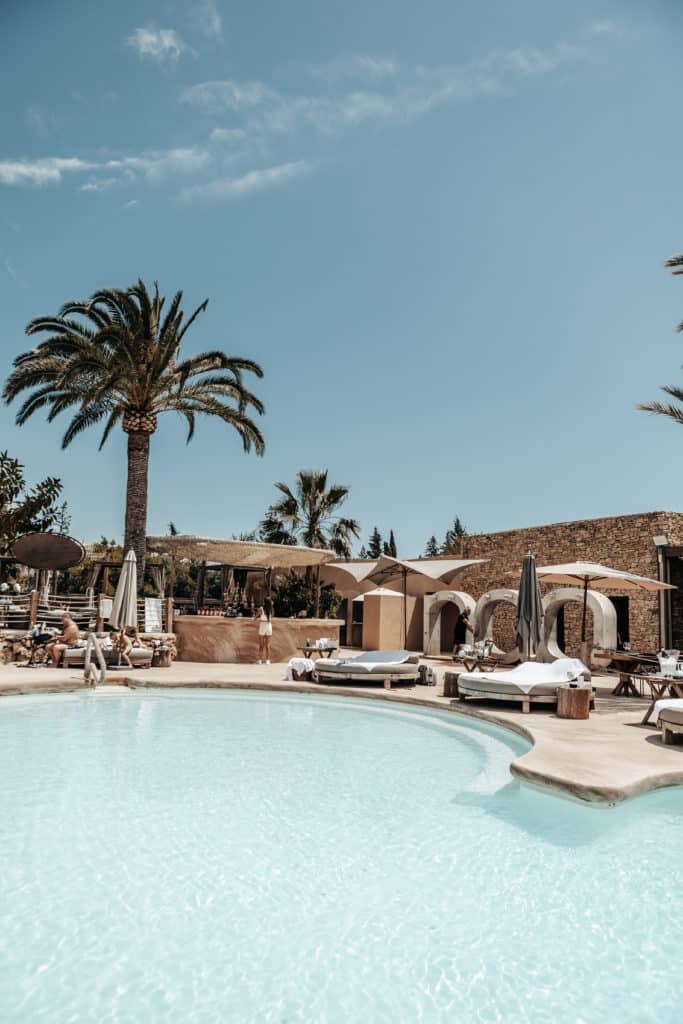 NAÔ POOL CLUB ALARGA EL VERANO MARBELLÍ