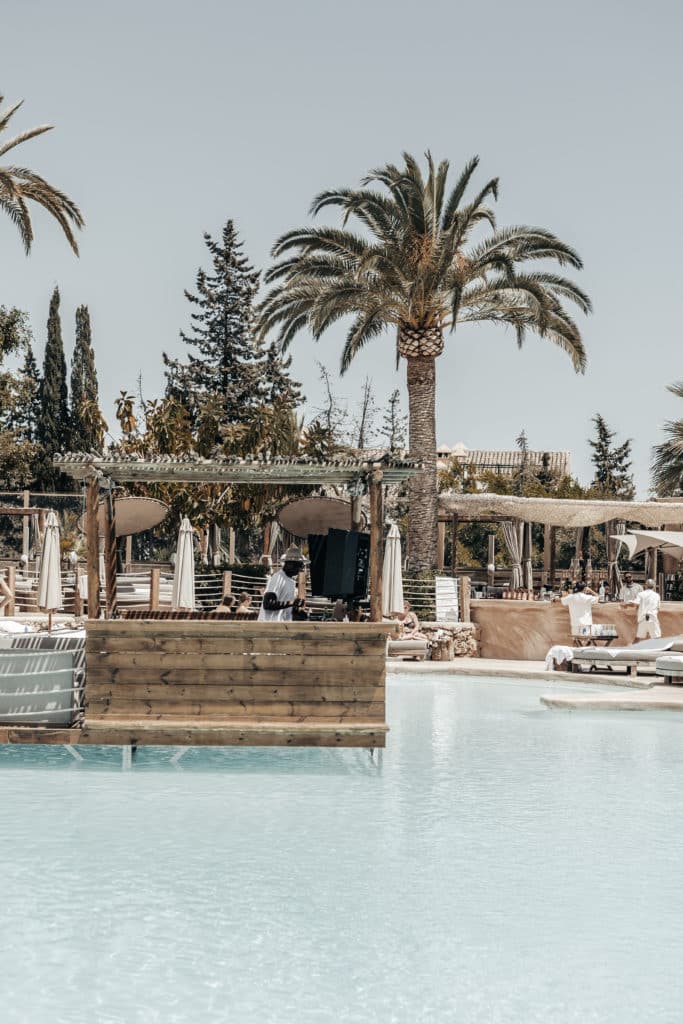 NAÔ POOL CLUB ALARGA EL VERANO MARBELLÍ