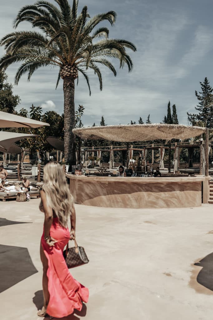 NAÔ POOL CLUB ALARGA EL VERANO MARBELLÍ