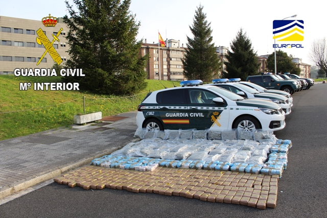 Desarticulada una organización que utilizaba furgonetas de alquiler que caracterizaba como empresas de mensajería para transportar droga Desarticulada una organización que utilizaba furgonetas de alquiler que caracterizaba como empresas de mensajería para transportar droga