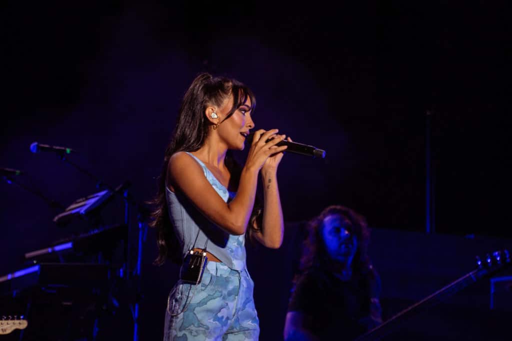 Los bailes vocales de Aitana, protagonistas de otra noche mágica en Starlite Catalana Occidente