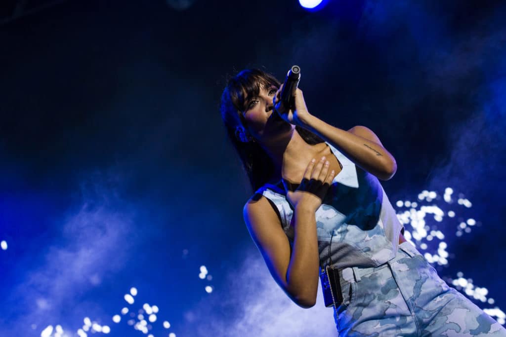 Los bailes vocales de Aitana, protagonistas de otra noche mágica en Starlite Catalana Occidente