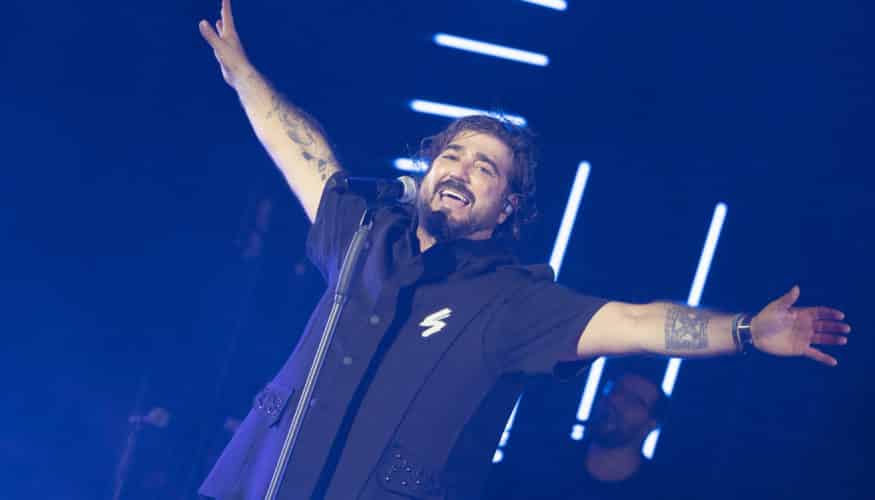 Orozco ofrece un concierto rebosante de energía y sentimiento en Starlite Catalana Occidente