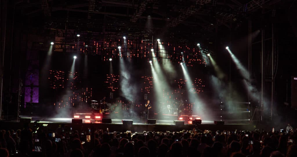 Orozco ofrece un concierto rebosante de energía y sentimiento en Starlite Catalana Occidente