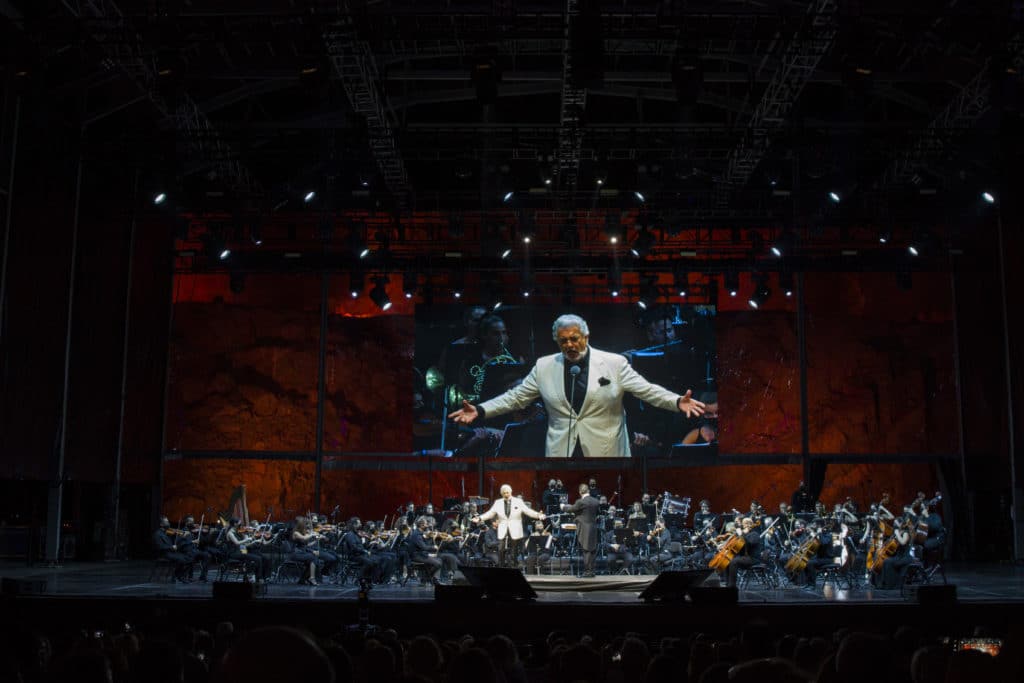 Plácido Domingo y Marta Sánchez hacen historia cantando juntos el himno de España en Starlite Catalana Occidente