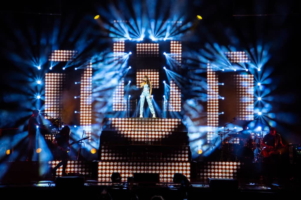 Los bailes vocales de Aitana, protagonistas de otra noche mágica en Starlite Catalana Occidente