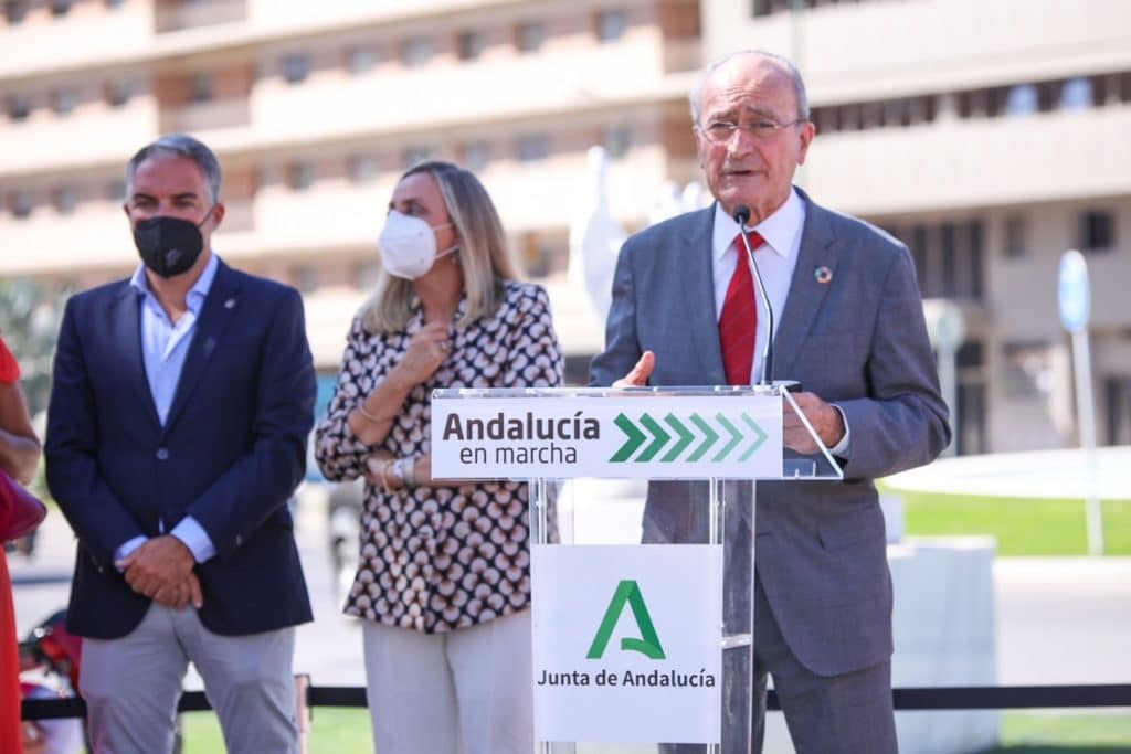 La Junta pone en servicio la reurbanización y la fuente de la Plaza de la Solidaridad de Málaga