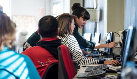 Los andaluces realizan más de 32.000 trámites electrónicos al mes con la asistencia de Guadalinfo