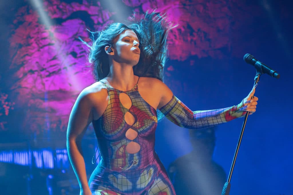 La diosa latina, Nathy Peluso, enloquece al público de Starlite Catalana Occidente con un rompedor show