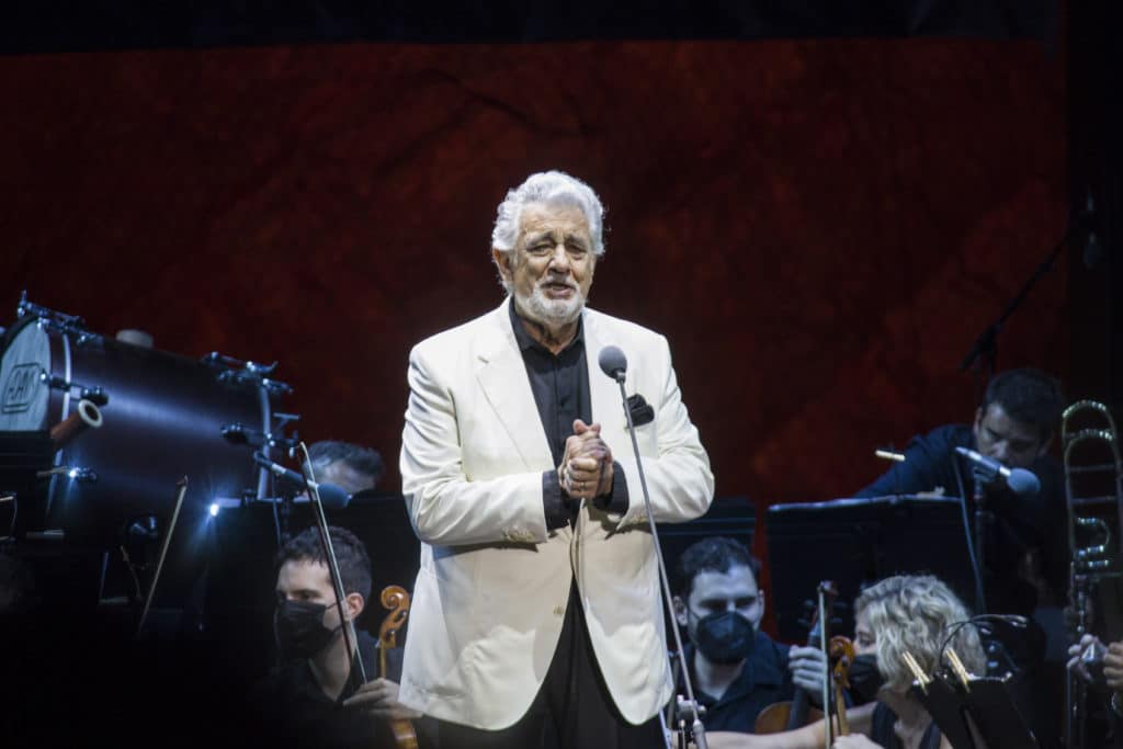Plácido Domingo y Marta Sánchez hacen historia cantando juntos el himno de España en Starlite Catalana Occidente