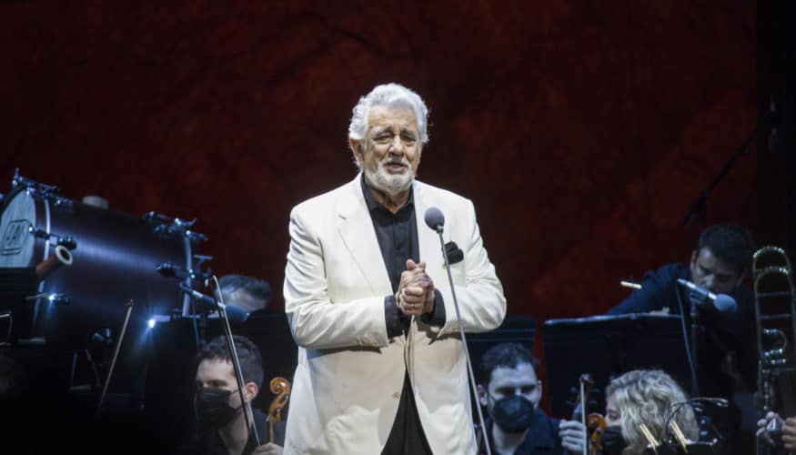 Plácido Domingo y Marta Sánchez hacen historia cantando juntos el himno de España en Starlite Catalana Occidente