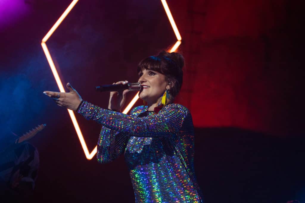 Rozalén, un viaje por las emociones en Starlite Catalana Occidente